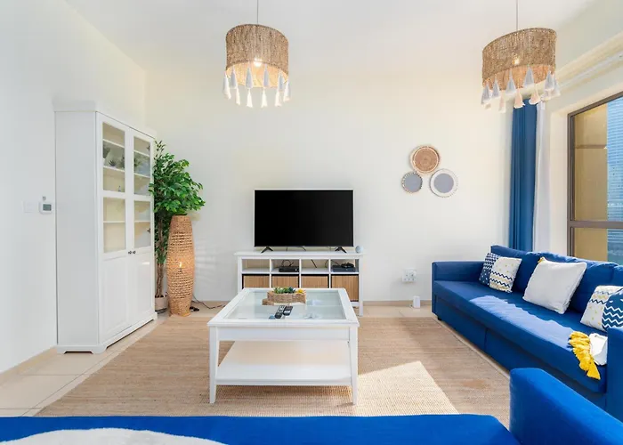 7 Beds / Jbr / Sea, Jbr Beach And Ain Dubai Views / 3 Min Walk From Jbr Beach / Large Groups And Families / Ideal Vacation Location