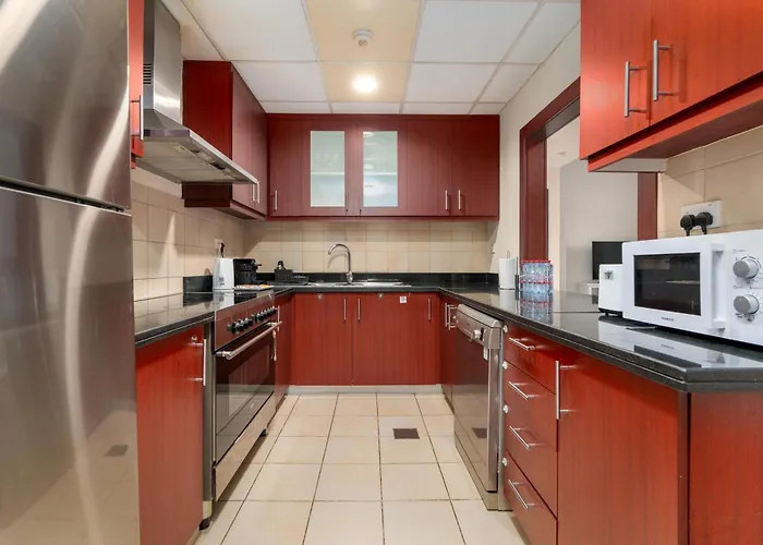7 Beds / Jbr / Sea, Jbr Beach And Ain Dubai Views / 3 Min Walk From Jbr Beach / Large Groups And Families / Ideal Vacation Location