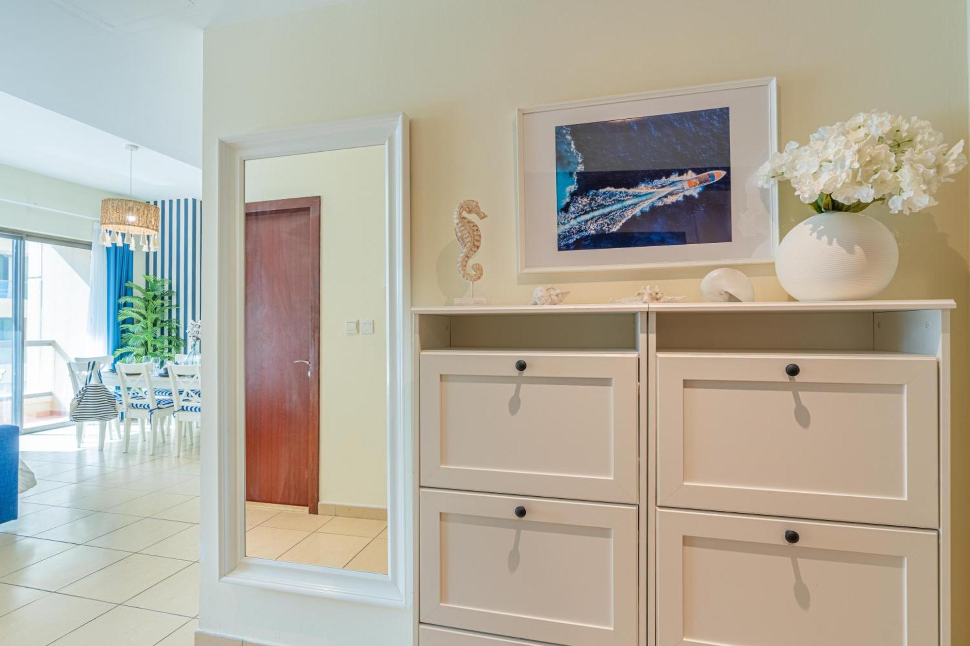 Appartement 7 Beds / Jbr / Sea, Jbr And Ain Views / 3 Min Walk From Jbr / Large Groups And Families / Ideal Vacation Location