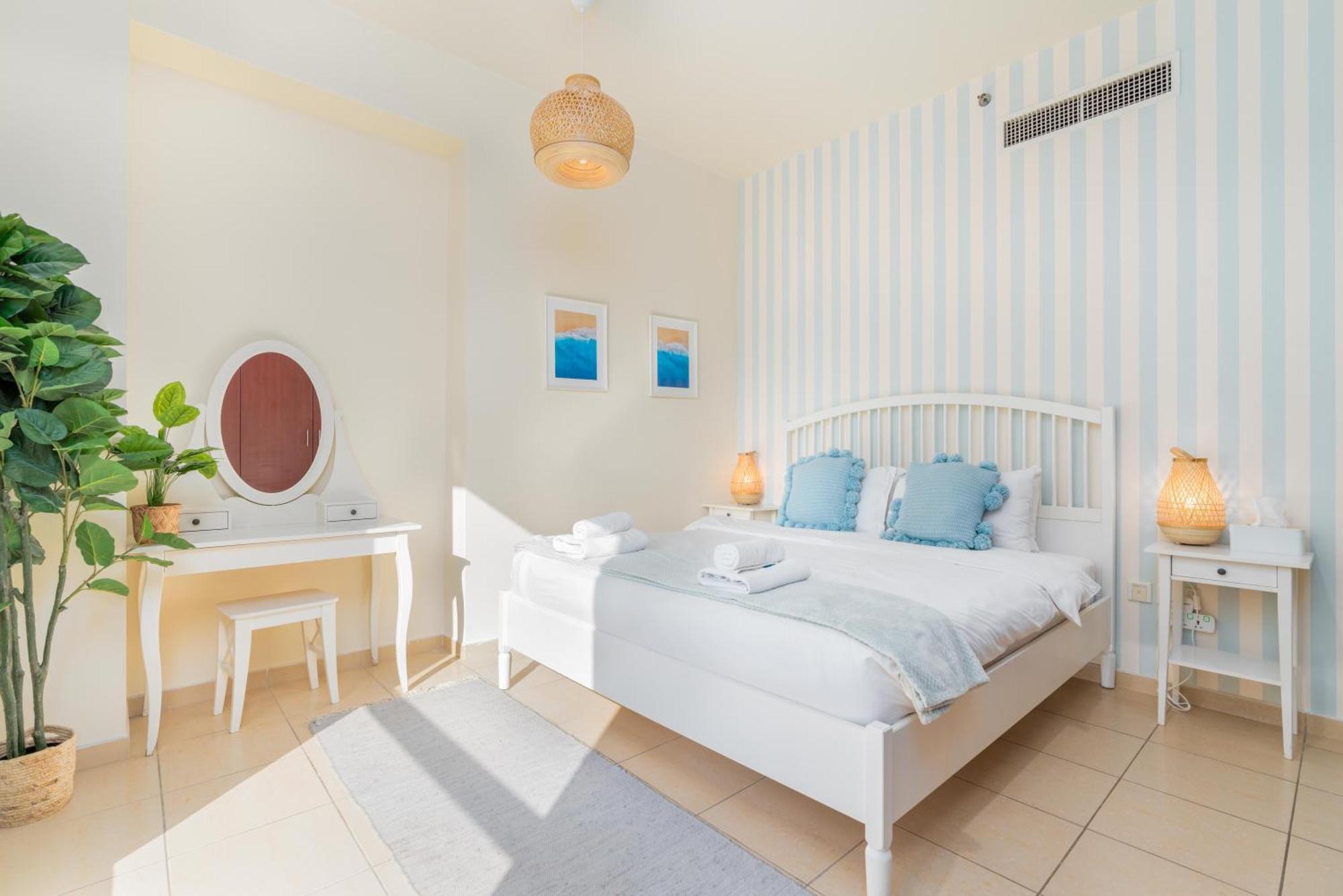 Appartement 7 Beds / Jbr / Sea, Jbr And Ain Views / 3 Min Walk From Jbr / Large Groups And Families / Ideal Vacation Location *