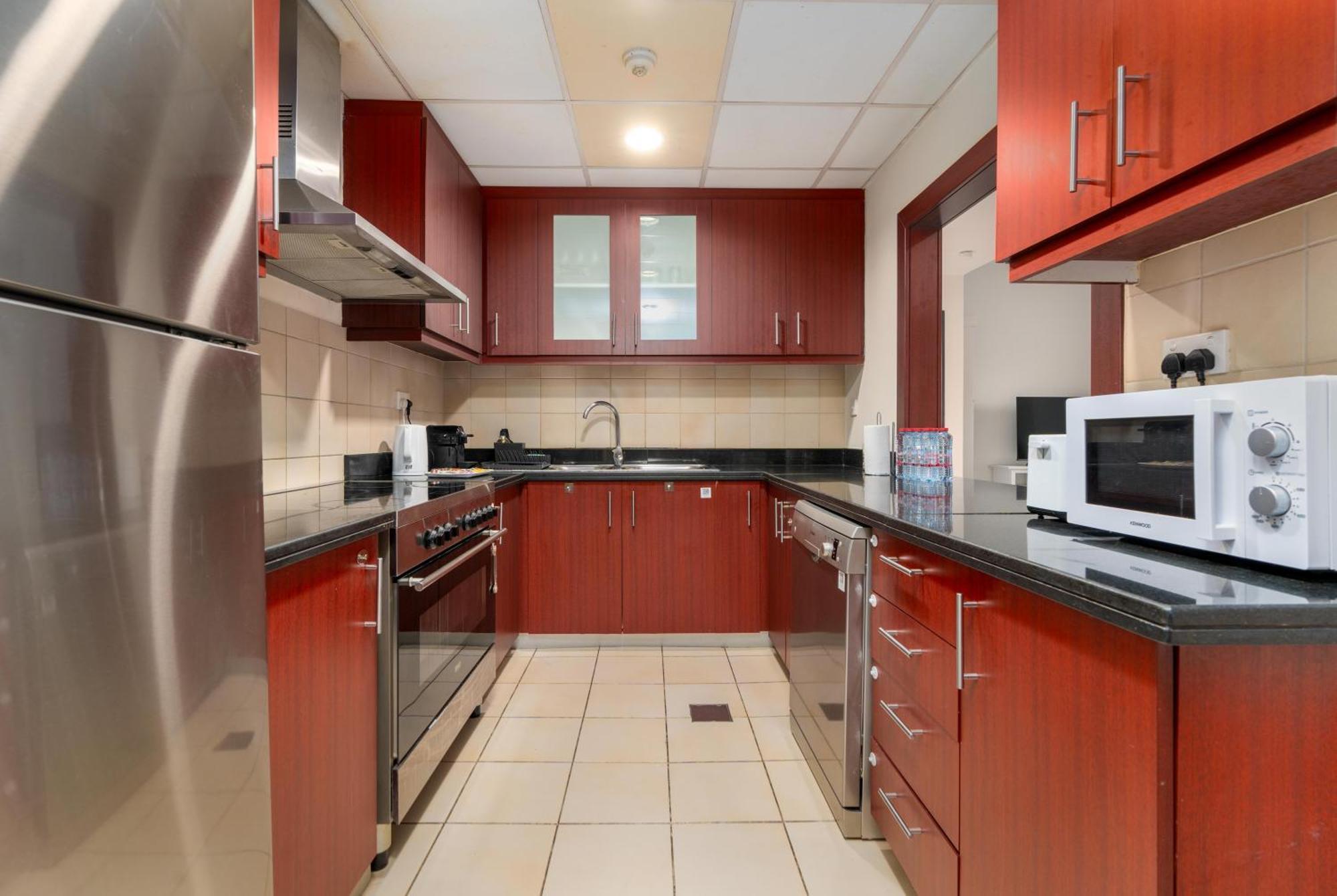 Appartement 7 Beds / Jbr / Sea, Jbr And Ain Views / 3 Min Walk From Jbr / Large Groups And Families / Ideal Vacation Location