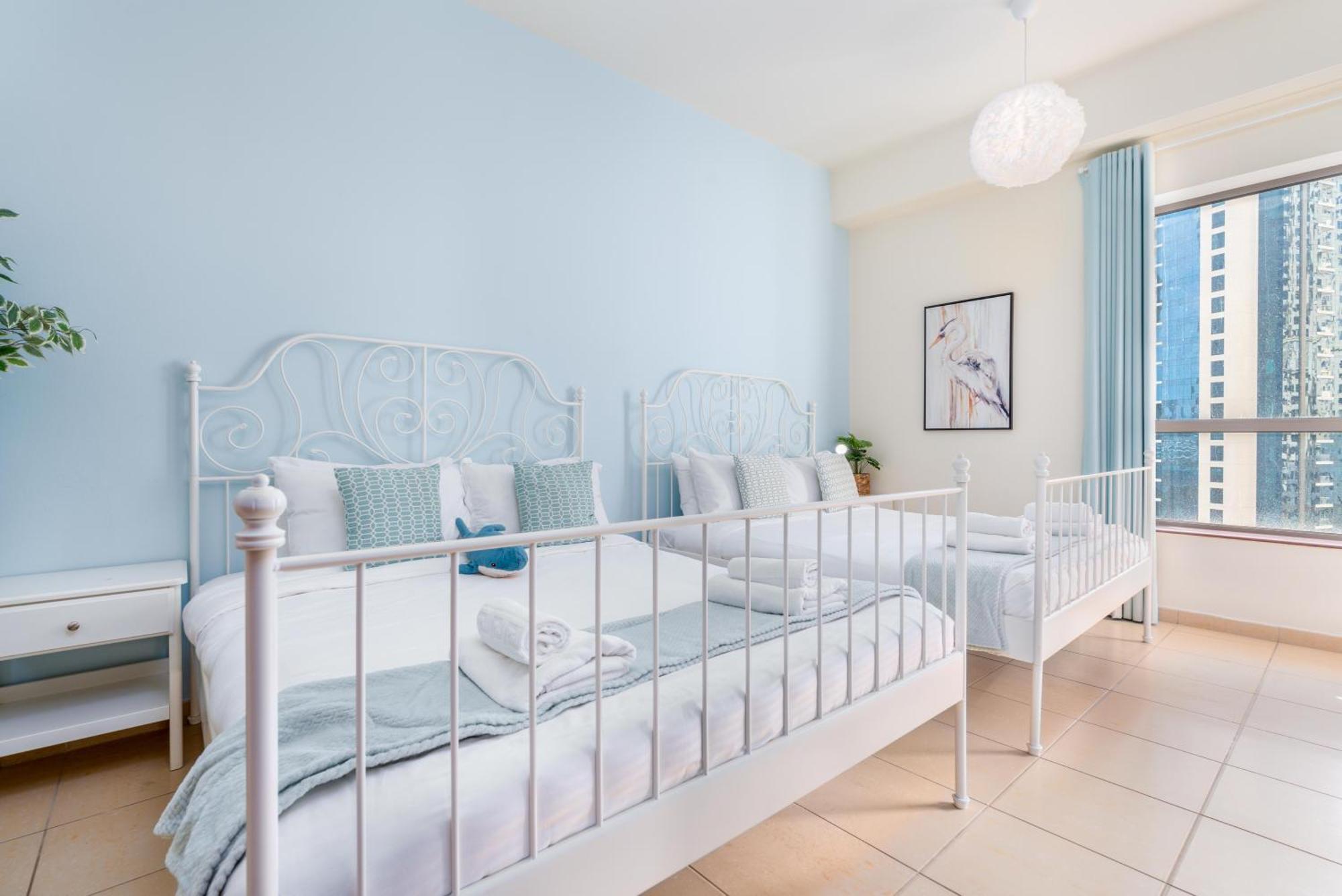 Appartement 7 Beds / Jbr / Sea, Jbr And Ain Views / 3 Min Walk From Jbr / Large Groups And Families / Ideal Vacation Location