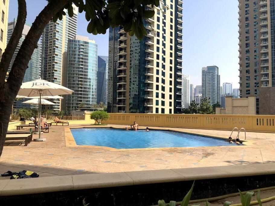 Appartement 7 Beds / Jbr / Sea, Jbr And Ain Views / 3 Min Walk From Jbr / Large Groups And Families / Ideal Vacation Location Dubaï